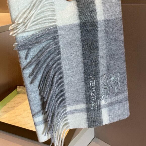 Burberry Cashmere Scarf - Picture 3 of 4